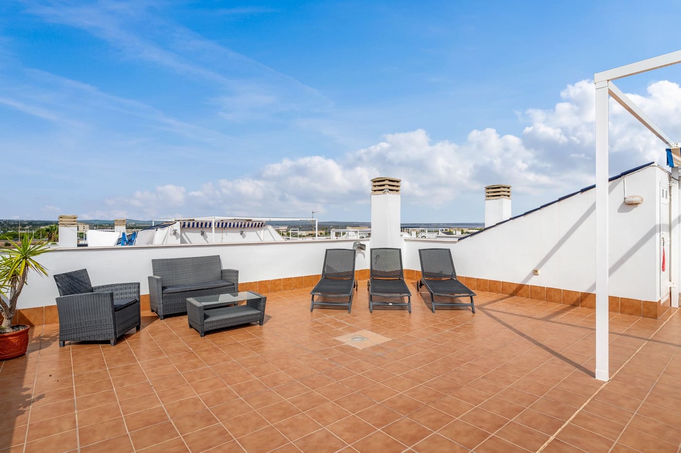 Apartamento de 3 habitaciones en Torrevieja en venta con piscina garaje - 385.000 € (Ref: 10145465)