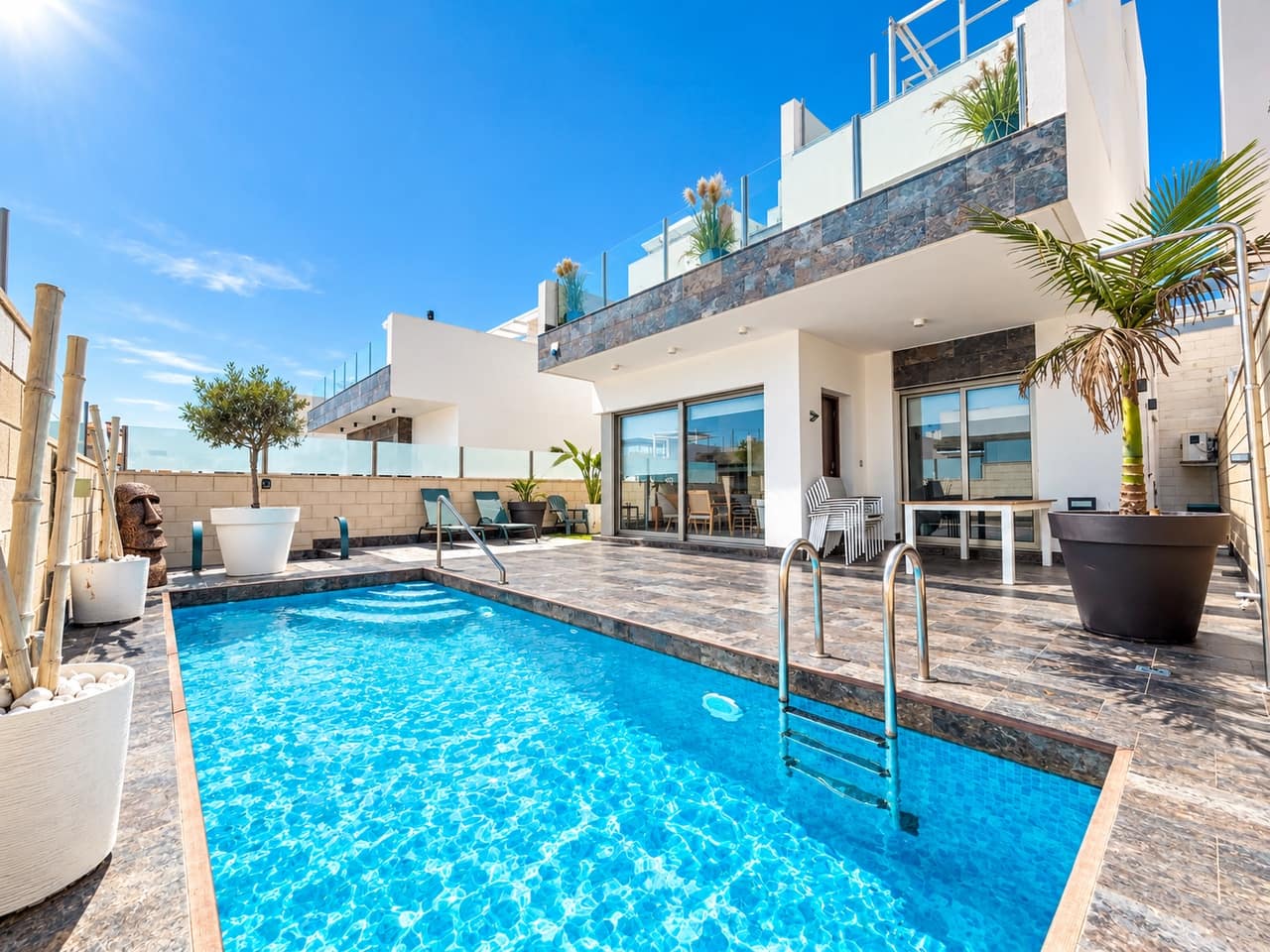 3 bedroom Villa for sale in Villamartin with pool garage - € 379,995 (Ref: 10145468)