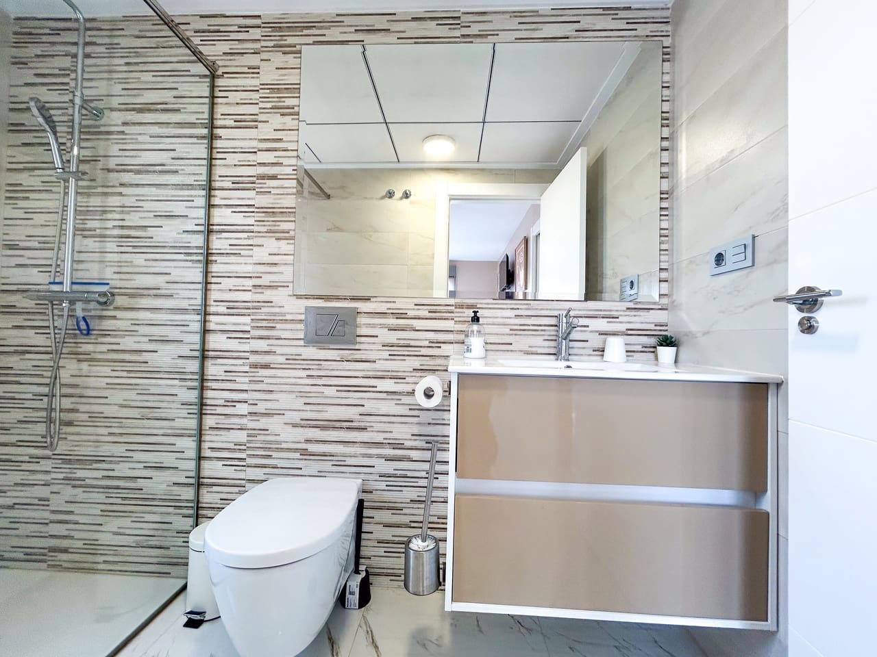 3 bedroom Villa for sale in Villamartin with pool garage - € 379,995 (Ref: 10145468)