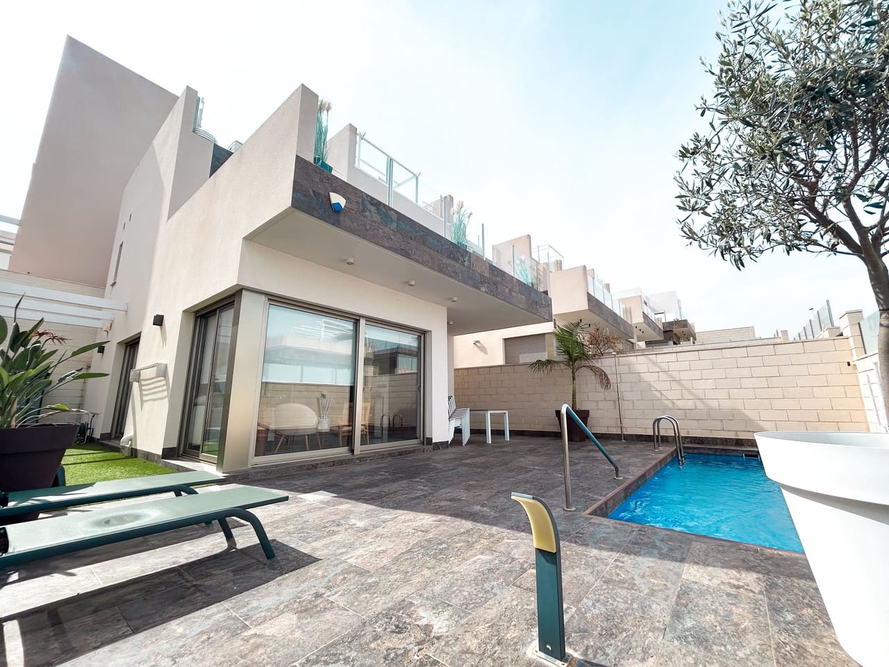 3 bedroom Villa for sale in Villamartin with pool garage - € 379,995 (Ref: 10145468)