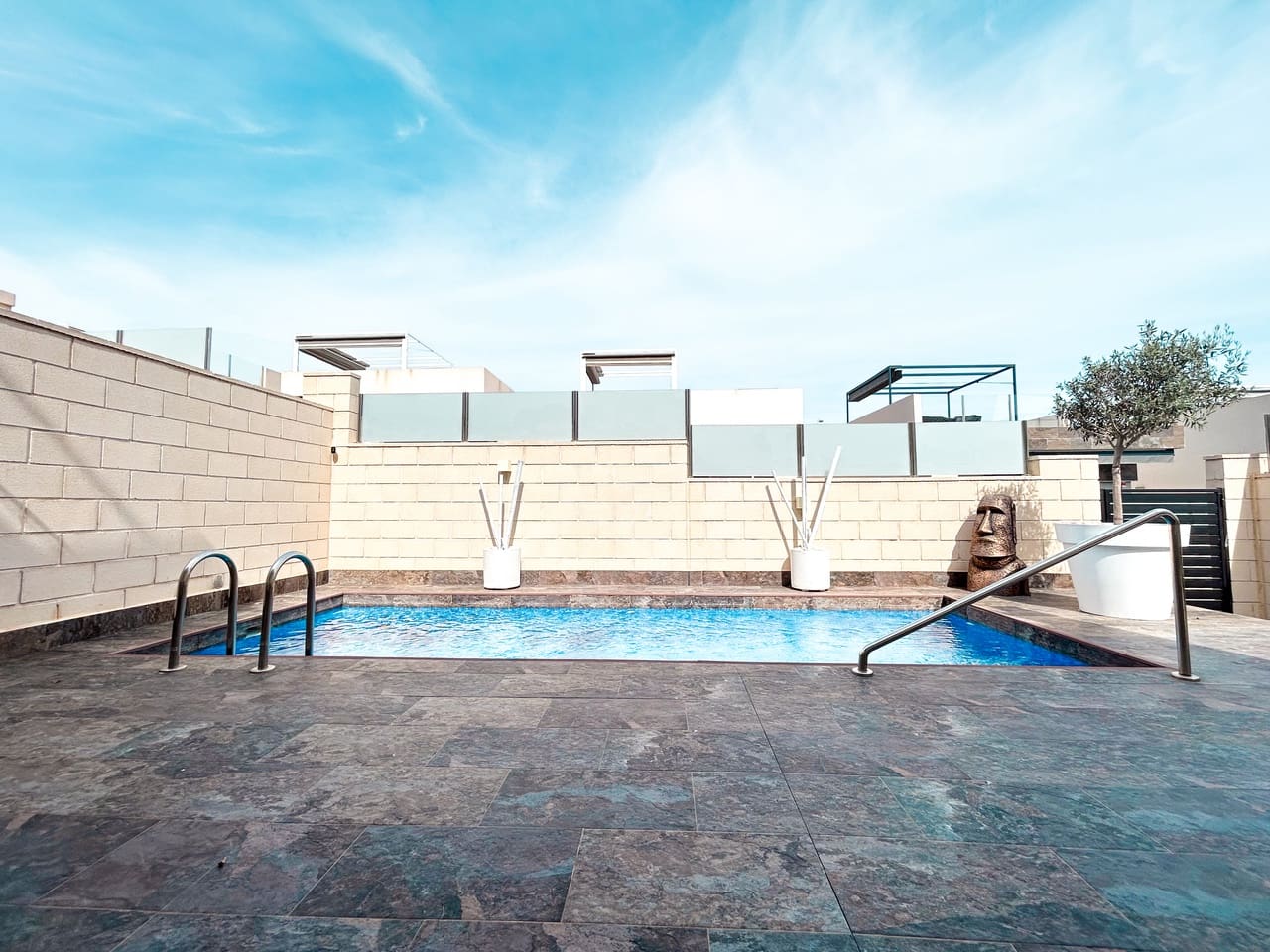 3 bedroom Villa for sale in Villamartin with pool garage - € 379,995 (Ref: 10145468)