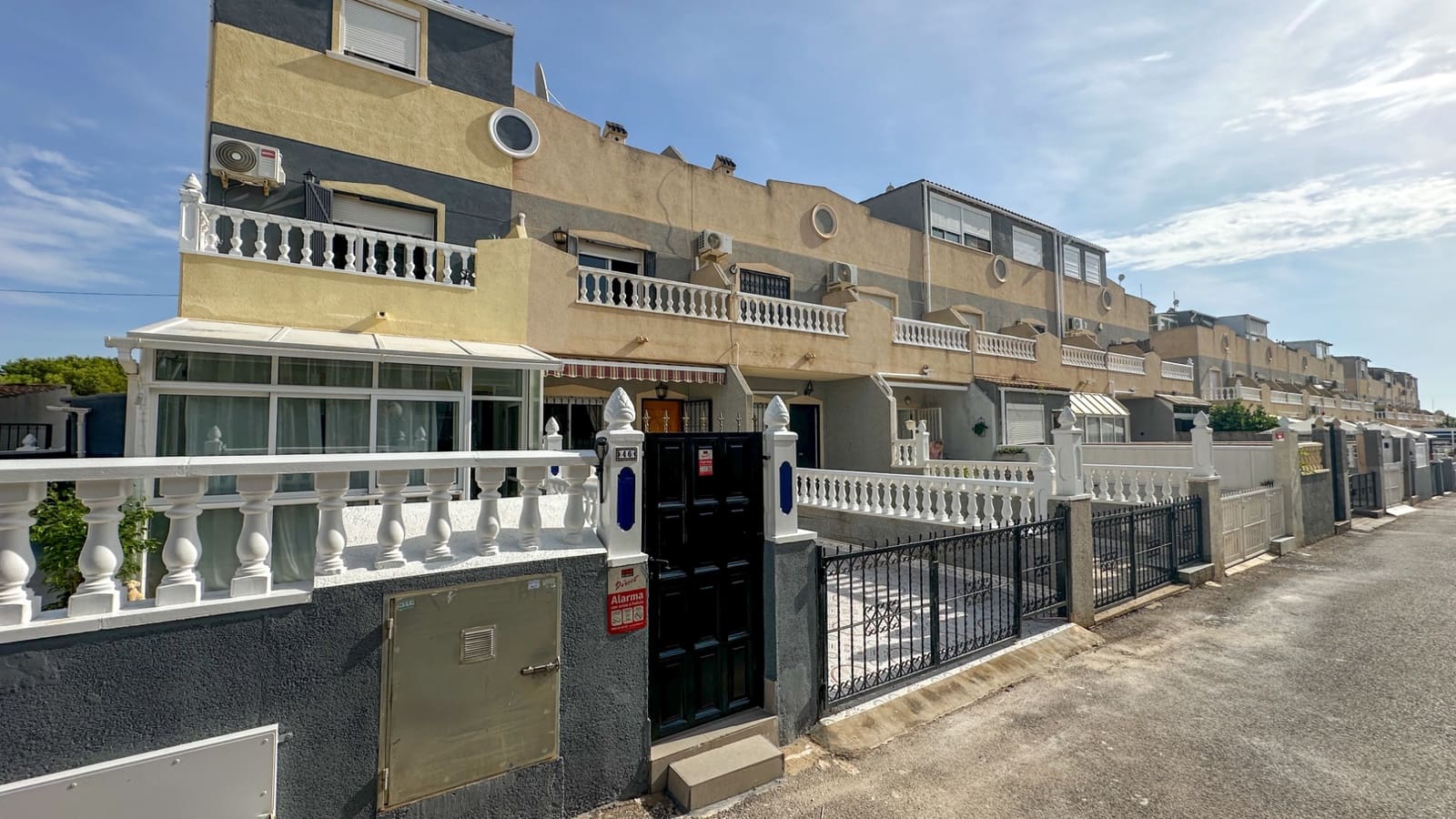 2 Zimmer Haus zu verkaufen in Orihuela Costa mit Pool Garage - 180.000 € (Ref: 10145475)