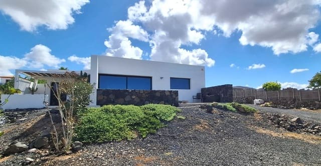 4 makuuhuone Huvila myytävänä paikassa Tindaya, La Oliva mukana uima-altaan 
autotalli - 635 000 € (Ref: 10148075)