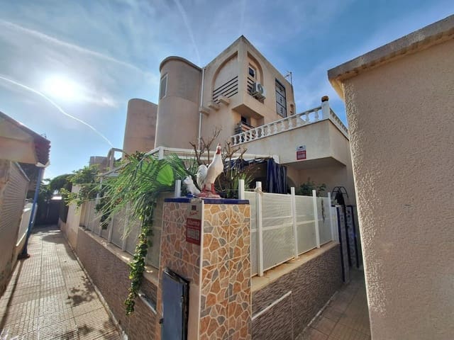 5 soverom Kjedet enebolig til salgs i El Chaparral - La Siesta - La Torreta, Torrevieja med svømmebasseng - € 209 900 (Ref: 10148077)