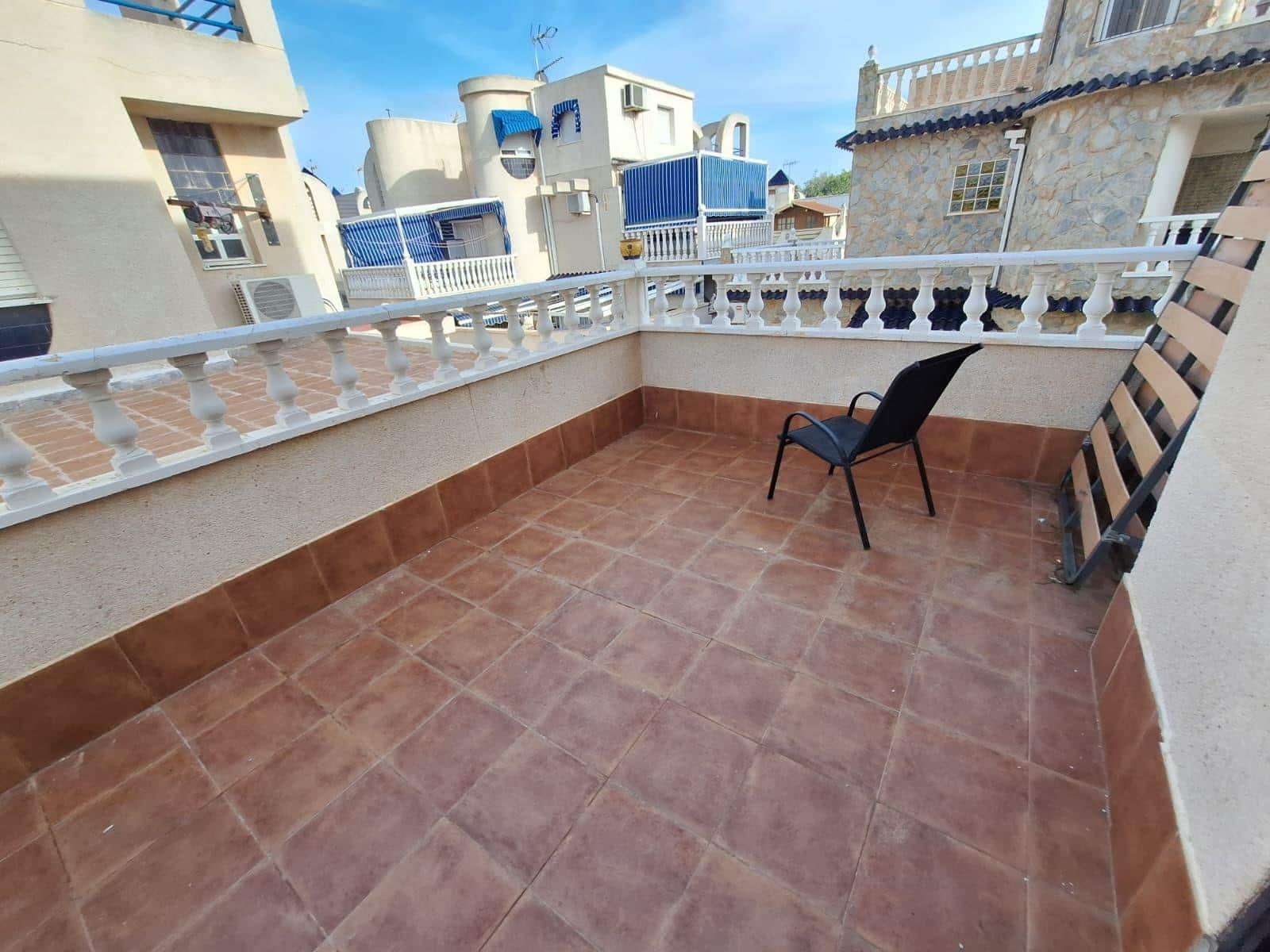 5 soverom Kjedet enebolig til salgs i Torrevieja med svømmebasseng - € 209 900 (Ref: 10148077)