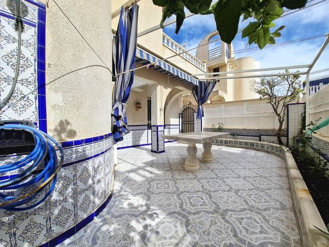5 soverom Kjedet enebolig til salgs i El Chaparral - La Siesta - La Torreta, Torrevieja med svømmebasseng - € 209 900 (Ref: 10148077)