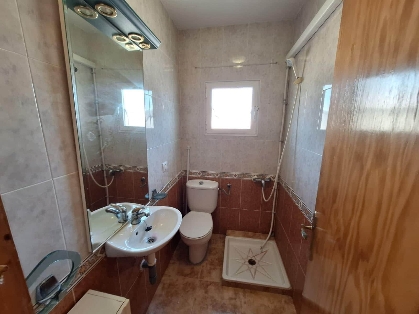 5 soverom Kjedet enebolig til salgs i Torrevieja med svømmebasseng - € 209 900 (Ref: 10148077)
