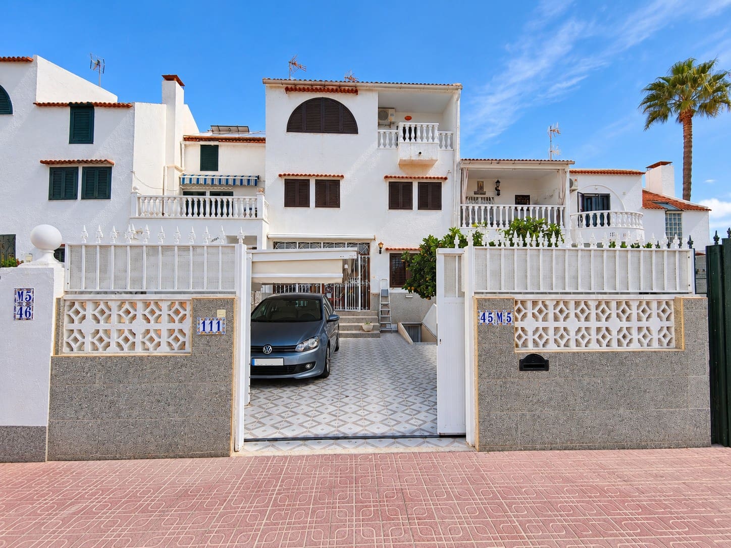 5 soverom Hus til salgs i Torrevieja med svømmebasseng garasje - € 350 000 (Ref: 10154831)