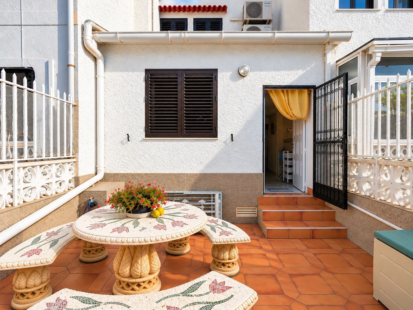 5 soverom Hus til salgs i Torrevieja med svømmebasseng garasje - € 350 000 (Ref: 10154831)