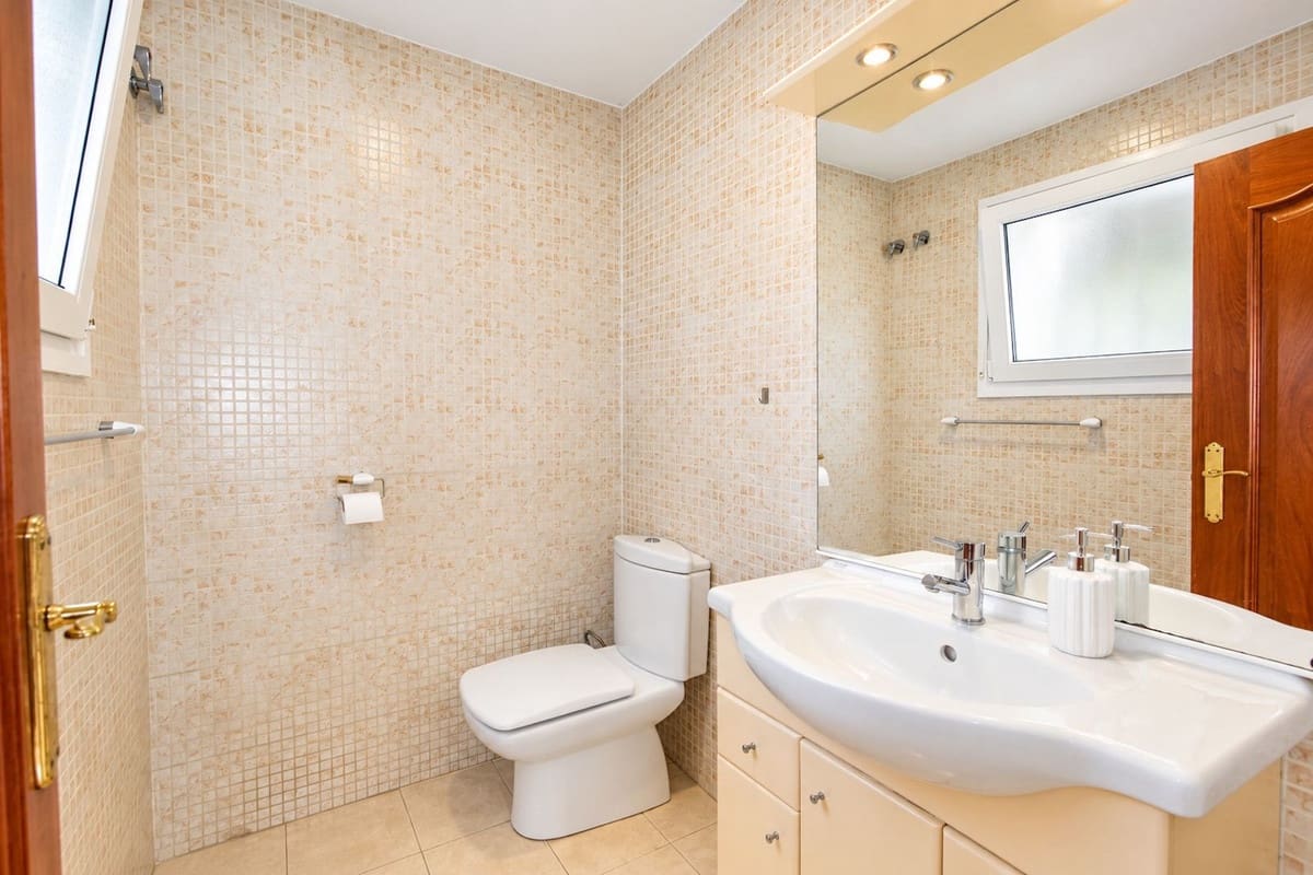 3 soverom Villa til salgs i El Rosario med svømmebasseng garasje - € 850 000 (Ref: 10159154)