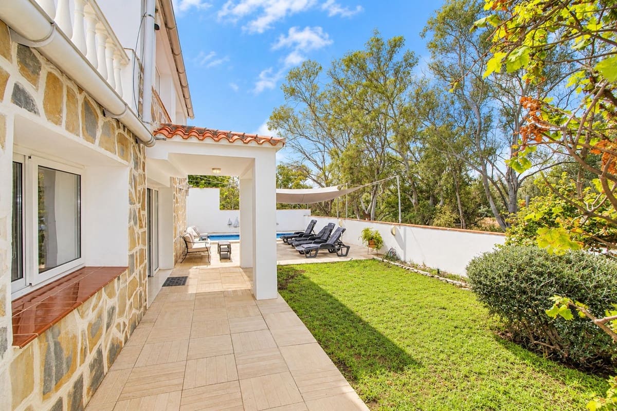 3 soverom Villa til salgs i El Rosario med svømmebasseng garasje - € 850 000 (Ref: 10159154)