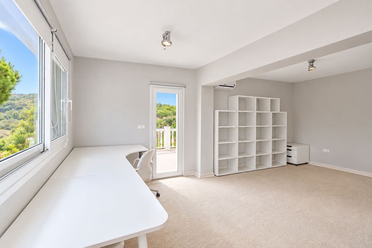 3 soverom Villa til salgs i El Rosario med svømmebasseng garasje - € 850 000 (Ref: 10159154)
