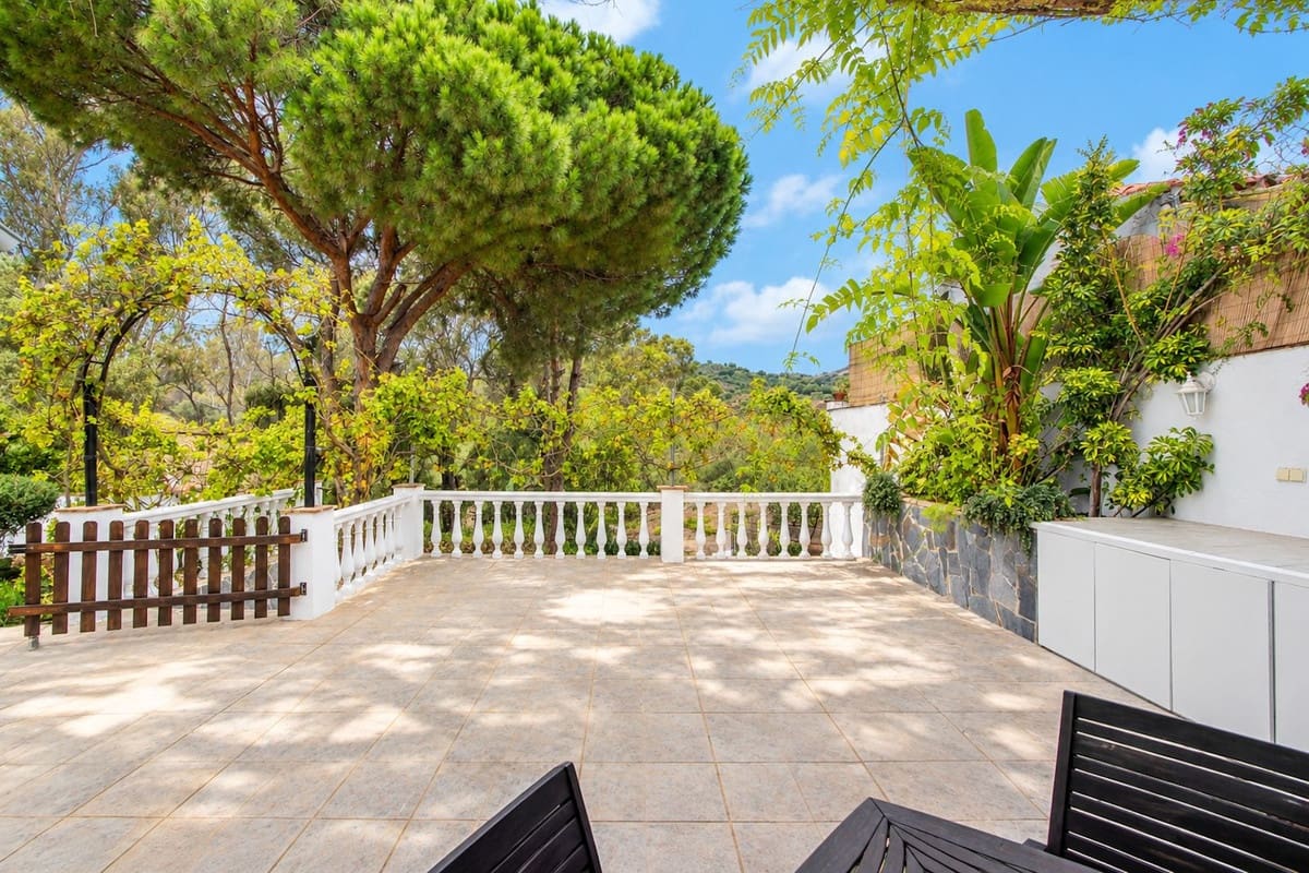 3 soverom Villa til salgs i El Rosario med svømmebasseng garasje - € 850 000 (Ref: 10159154)