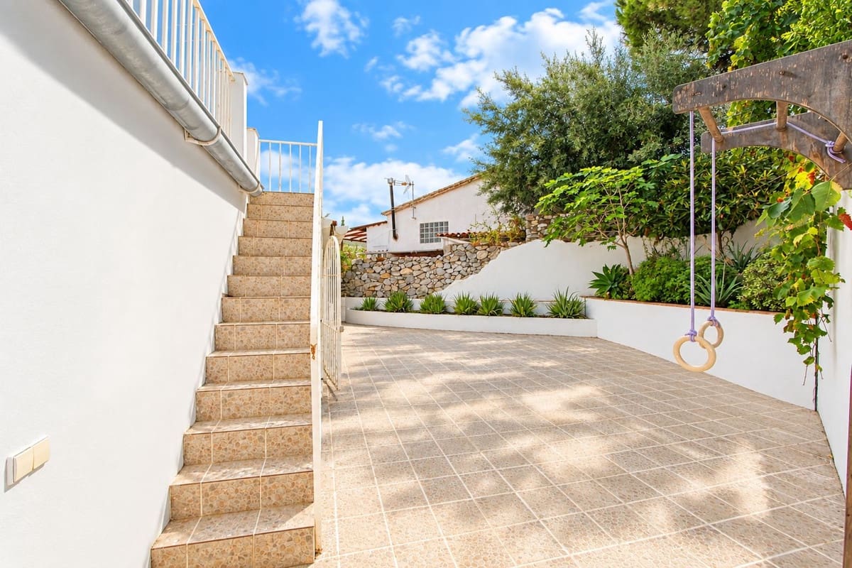 3 soverom Villa til salgs i El Rosario med svømmebasseng garasje - € 850 000 (Ref: 10159154)