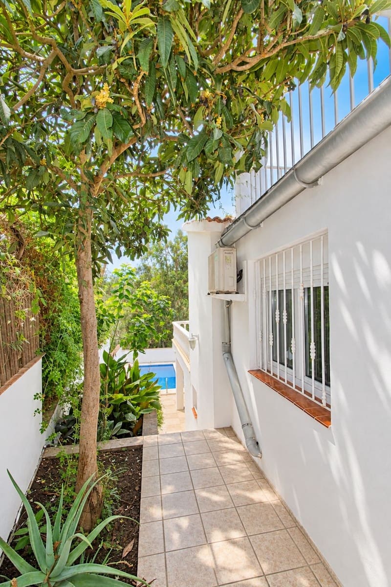 3 soverom Villa til salgs i El Rosario med svømmebasseng garasje - € 850 000 (Ref: 10159154)