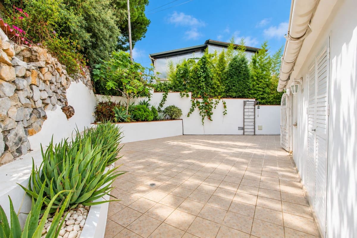3 soverom Villa til salgs i El Rosario med svømmebasseng garasje - € 850 000 (Ref: 10159154)