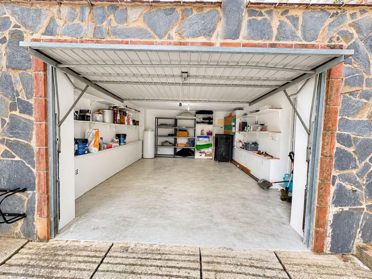 3 soverom Villa til salgs i El Rosario med svømmebasseng garasje - € 850 000 (Ref: 10159154)