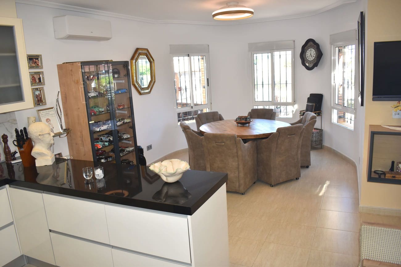 3 bedroom Villa for sale in Guardamar del Segura with pool garage - € 345,000 (Ref: 10159159)