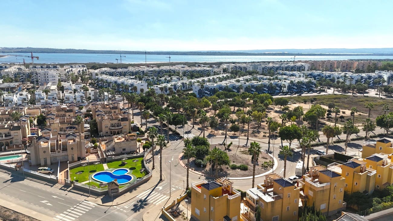 3 bedroom Villa for sale in Guardamar del Segura with pool garage - € 345,000 (Ref: 10159159)