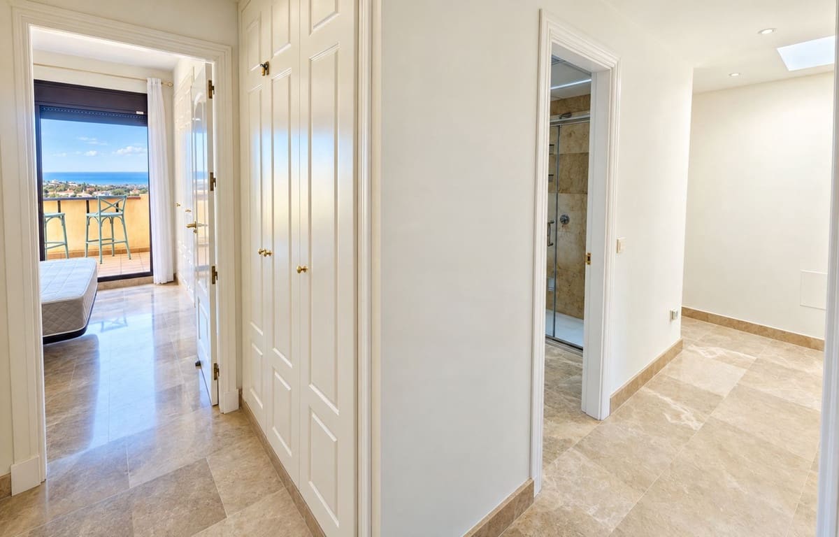 Apartamento de 2 habitaciones en La Duquesa / Puerto de la Duquesa en venta con piscina garaje - 259.000 € (Ref: 10159989)