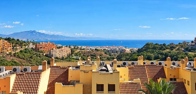 Apartamento de 2 habitaciones en La Duquesa / Puerto de la Duquesa, Manilva en venta con piscina garaje - 259.000 € (Ref: 10159989)