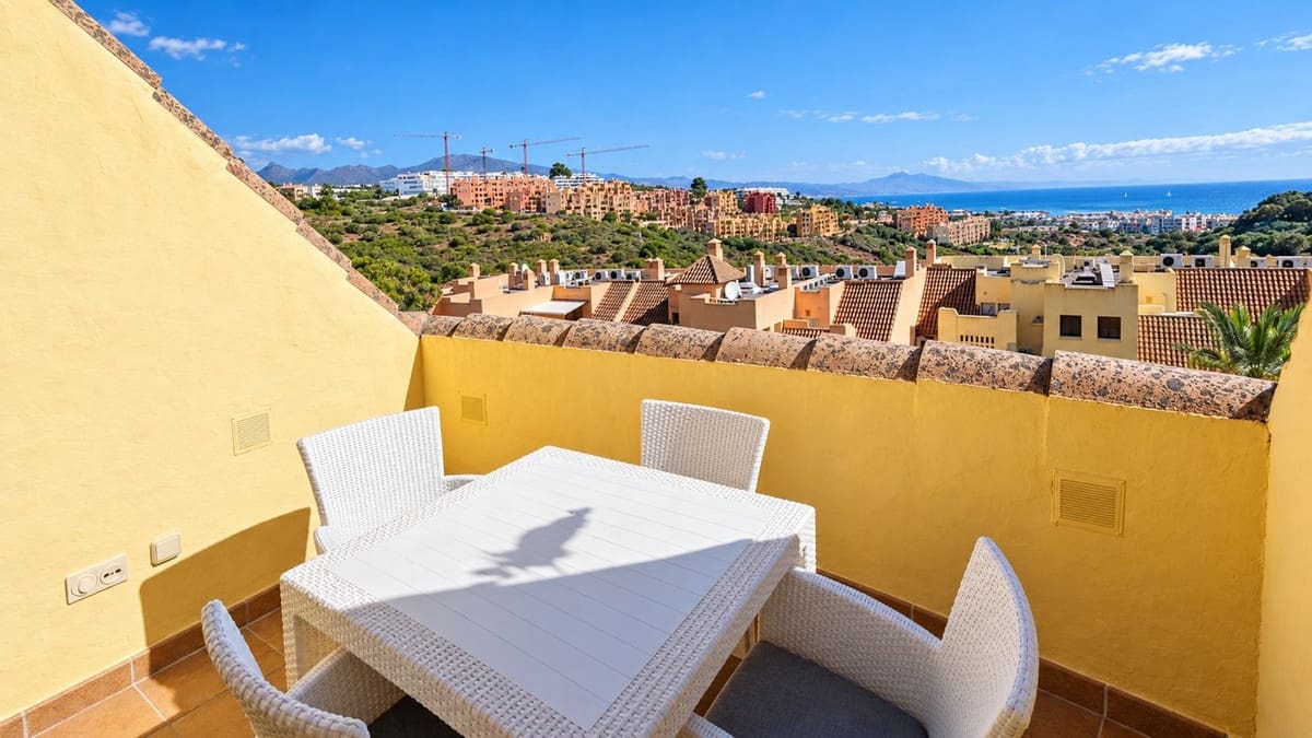 Apartamento de 2 habitaciones en La Duquesa / Puerto de la Duquesa en venta con piscina garaje - 259.000 € (Ref: 10159989)