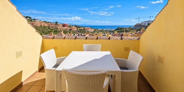 Apartamento de 2 habitaciones en La Duquesa / Puerto de la Duquesa, Manilva en venta con piscina garaje - 259.000 € (Ref: 10159989)