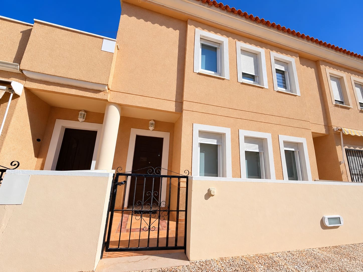 3 quarto Casa em Banda para venda em Daya Nueva com garagem - 180 000 € (Ref: 10161100)