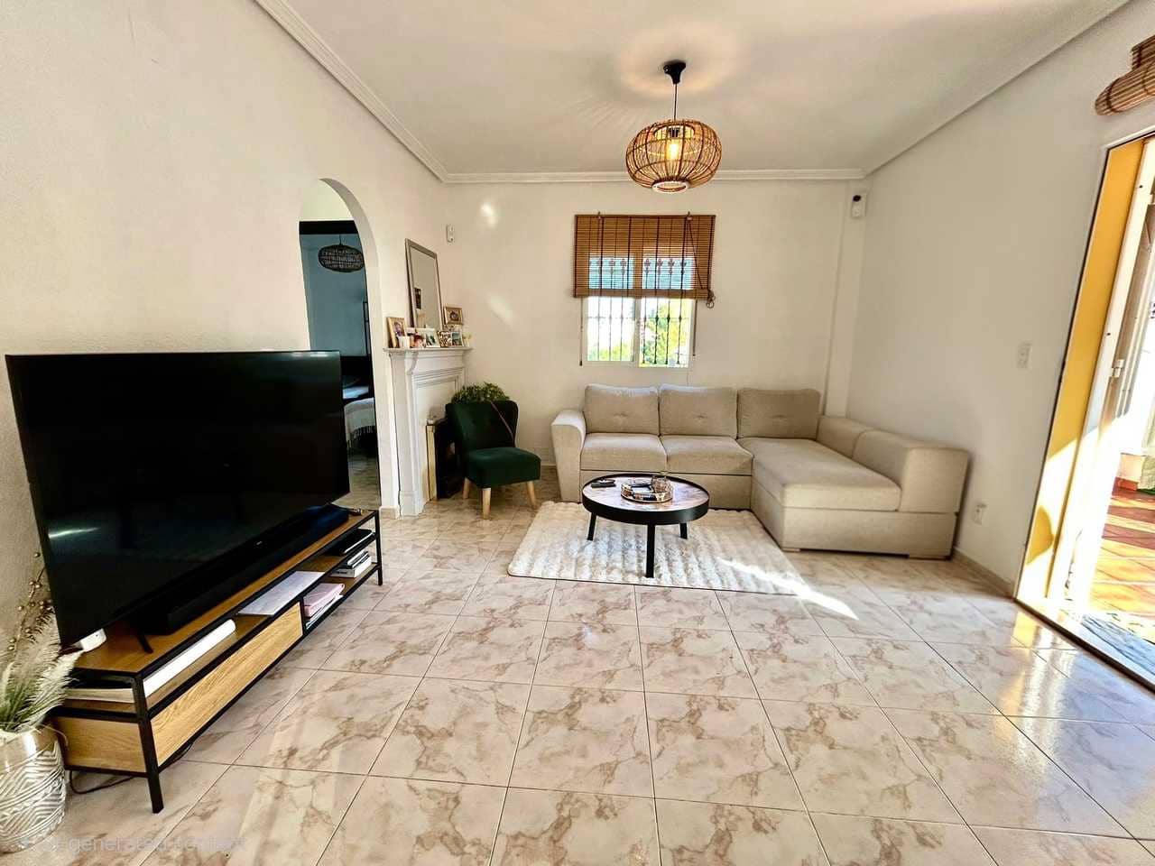 4 bedroom Villa for sale in Villamartin with garage - € 429,900 (Ref: 10161104)