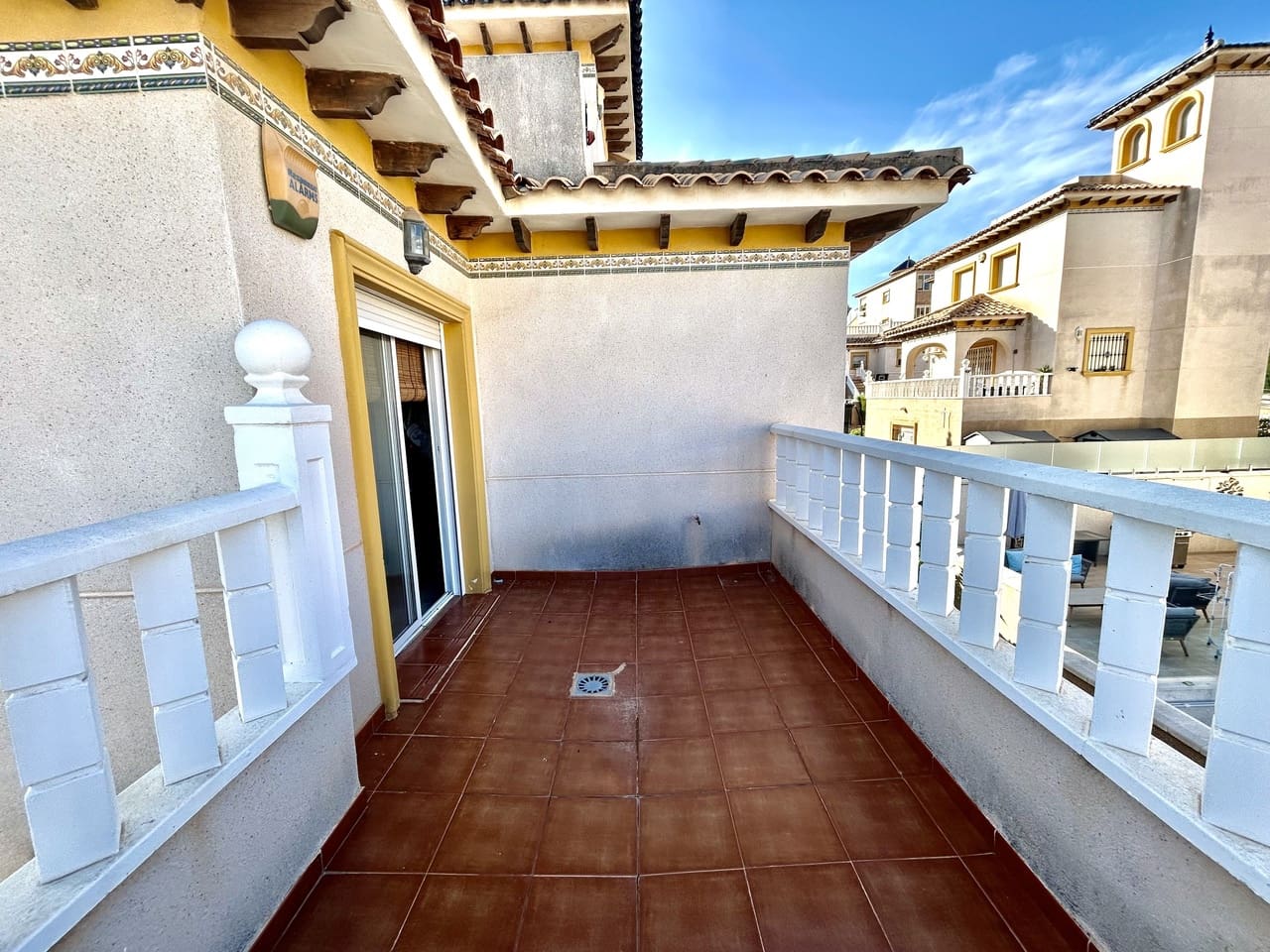 4 bedroom Villa for sale in Villamartin with garage - € 429,900 (Ref: 10161104)