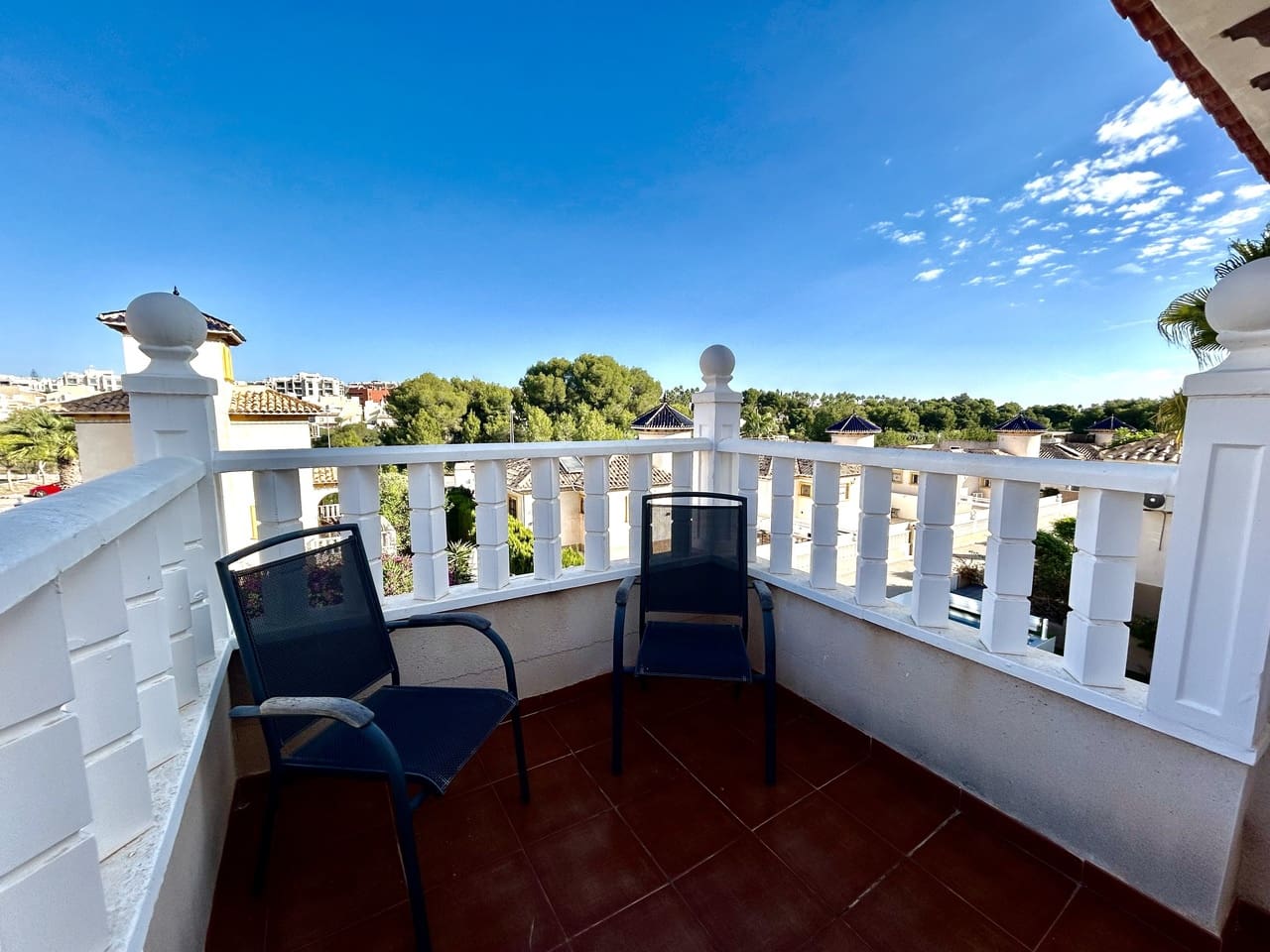 4 bedroom Villa for sale in Villamartin with garage - € 429,900 (Ref: 10161104)