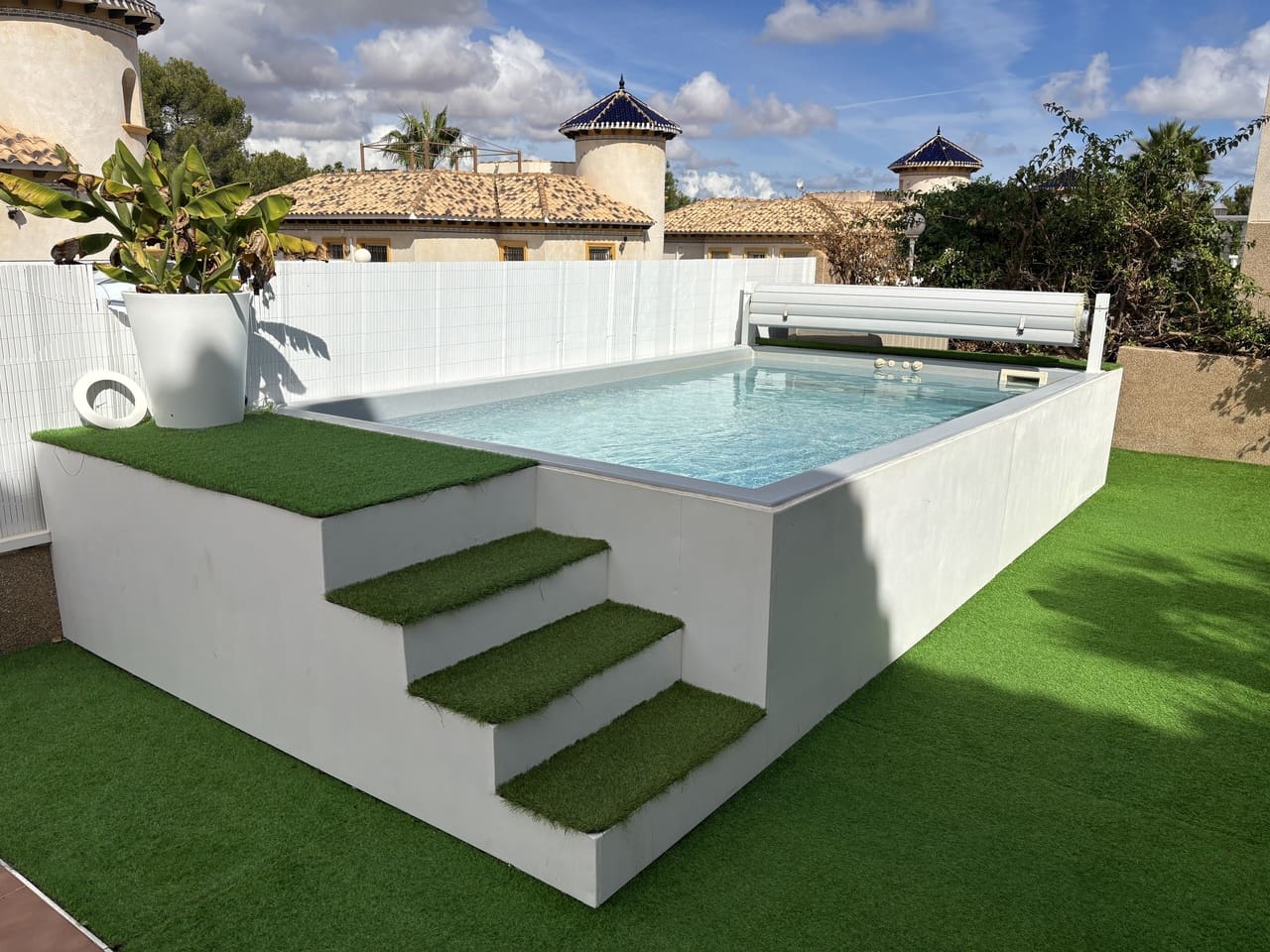 4 bedroom Villa for sale in Villamartin with garage - € 429,900 (Ref: 10161104)