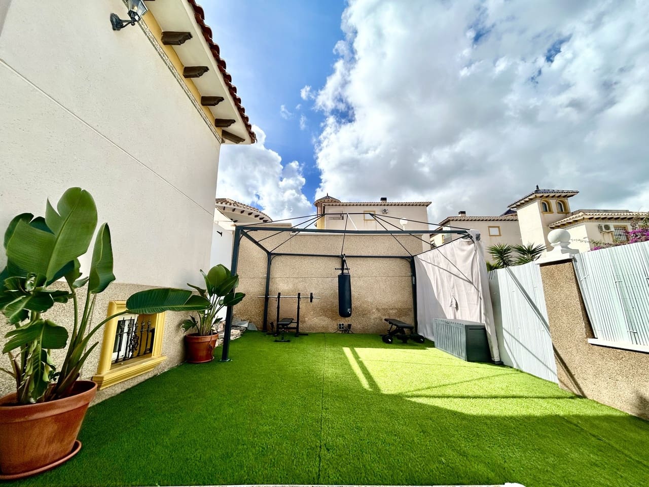 4 bedroom Villa for sale in Villamartin with garage - € 429,900 (Ref: 10161104)