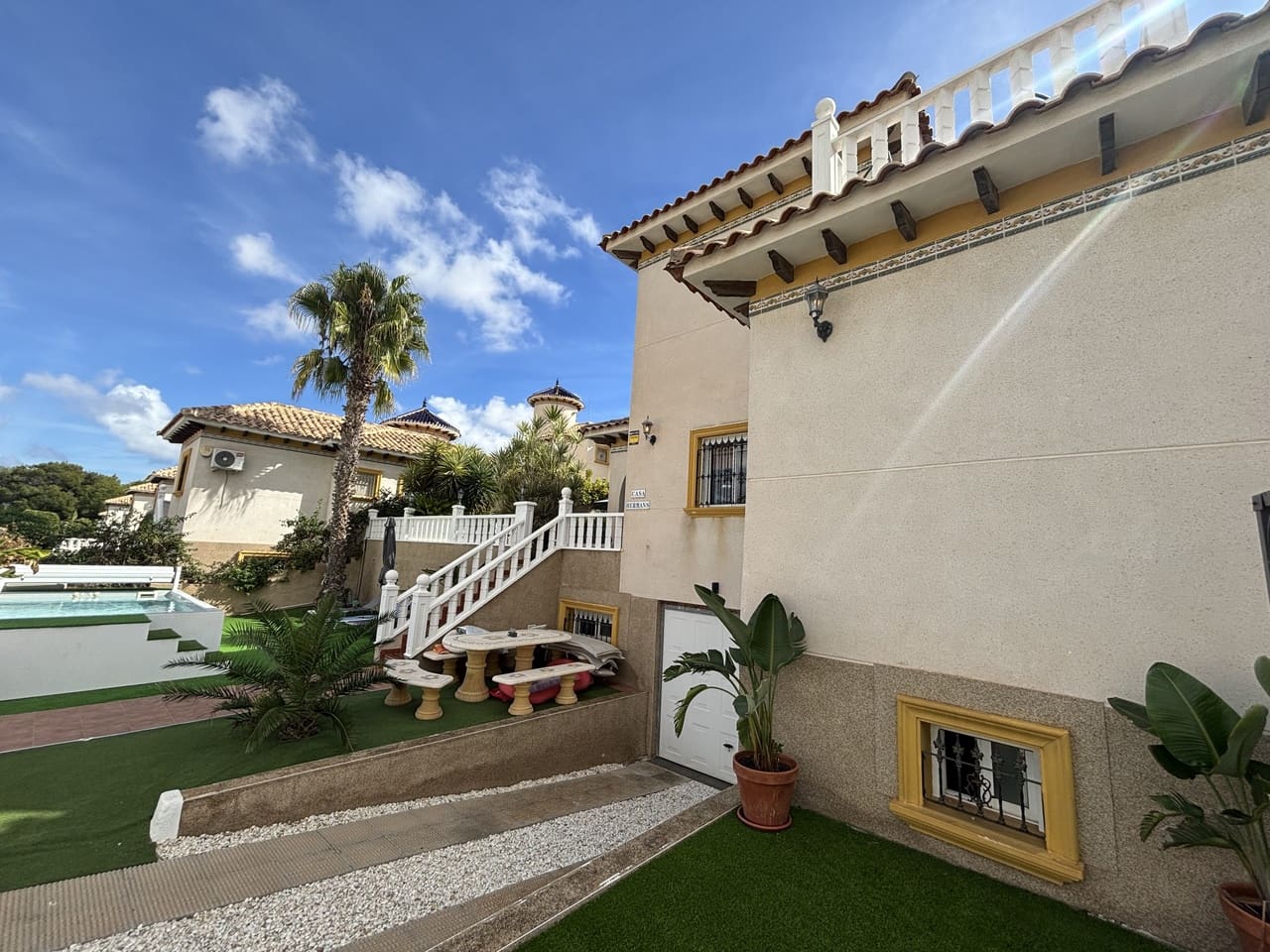 4 bedroom Villa for sale in Villamartin with garage - € 429,900 (Ref: 10161104)