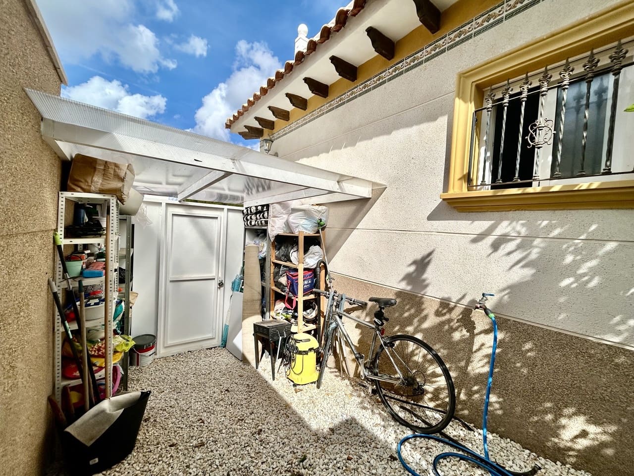 4 bedroom Villa for sale in Villamartin with garage - € 429,900 (Ref: 10161104)