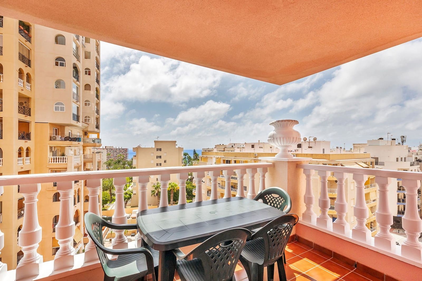 2 slaapkamer Appartement te koop in Torrevieja met zwembad garage - € 269.500 (Ref: 10161932)