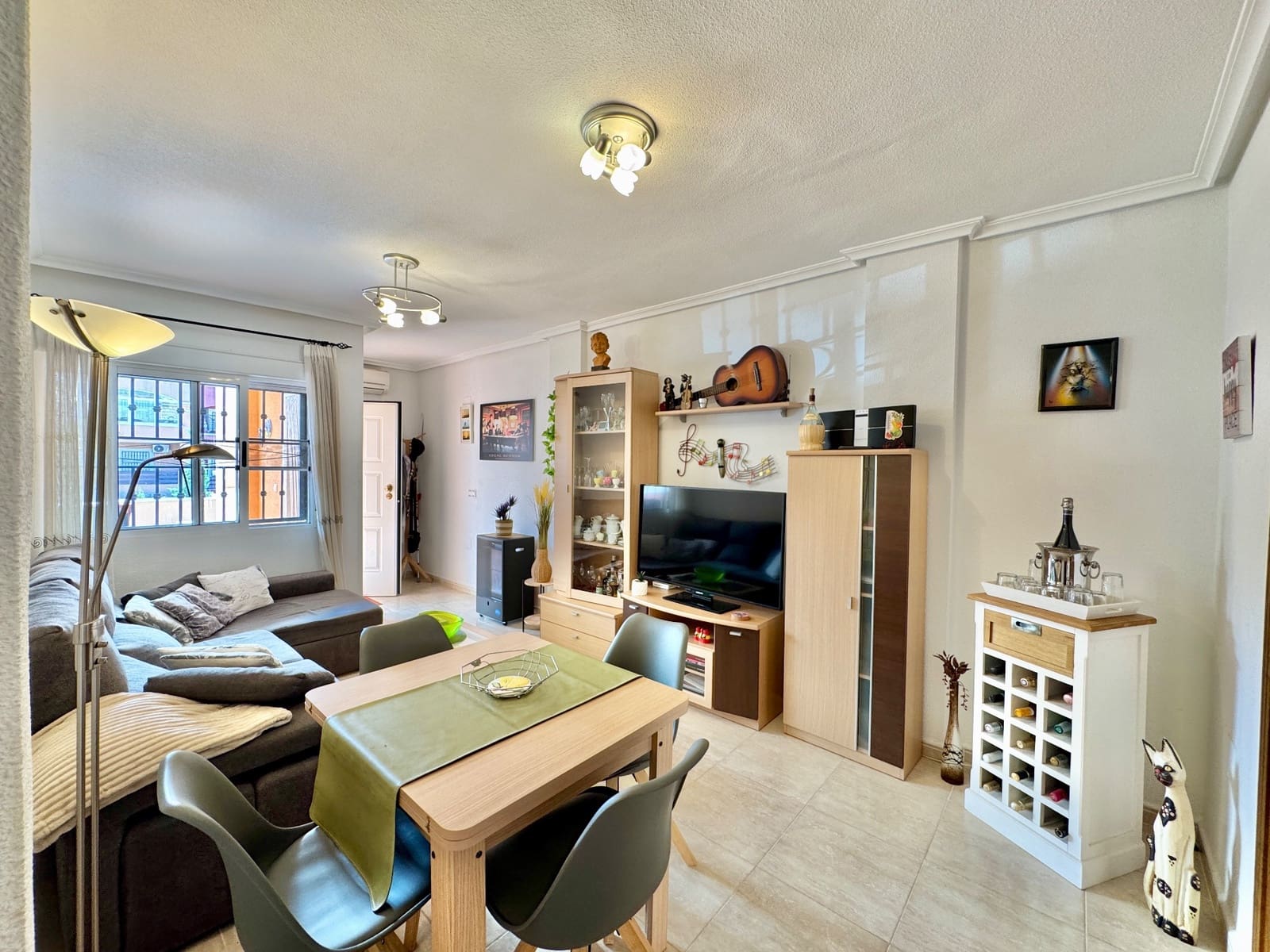 2 soveværelse Lejlighed til salg i Orihuela Costa med swimmingpool - € 190.000 (Ref: 10162871)