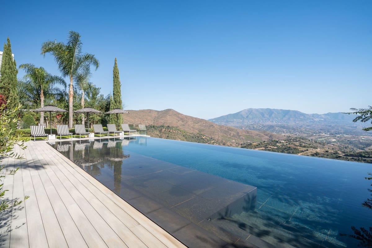 6 soverom Villa til salgs i La Mairena med svømmebasseng garasje - € 3 495 000 (Ref: 10164844)