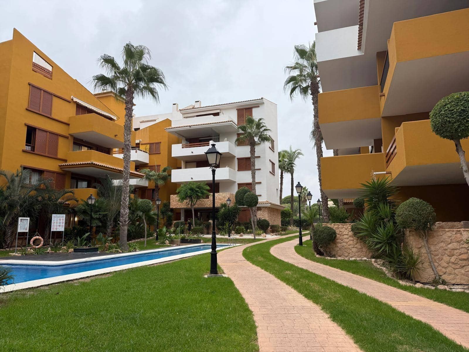 2 sypialnia Apartament na sprzedaż w Torrevieja z basenem garażem - 279 900 € (Ref: 10174444)