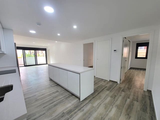 3 makuuhuone Huoneisto myytävänä paikassa Las Piscinas Naturales, Torrevieja mukana uima-altaan 
autotalli - 399 000 € (Ref: 10174884)