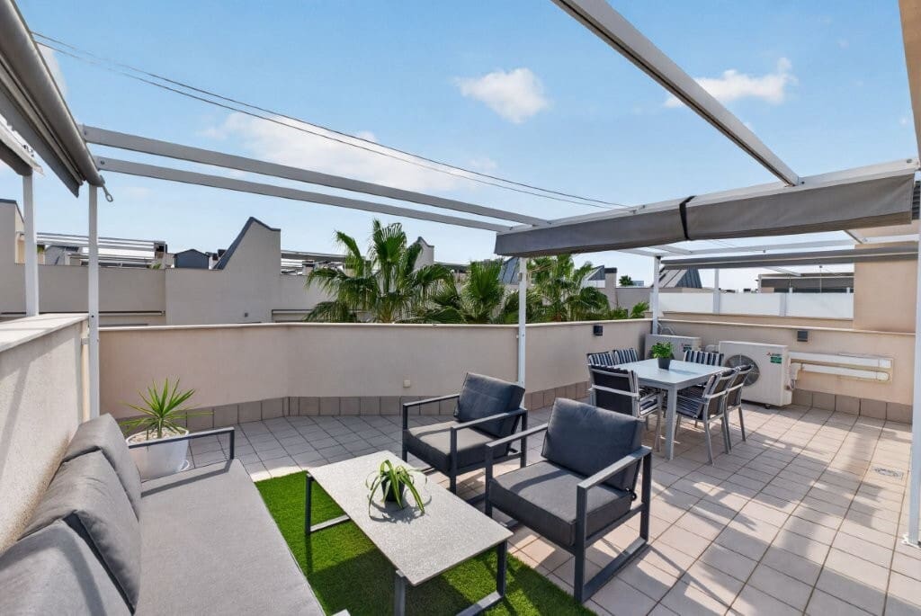 3 chambre Villa/Maison Semi-Mitoyenne à vendre à Torrevieja avec piscine garage - 439 000 € (Ref: 10176895)