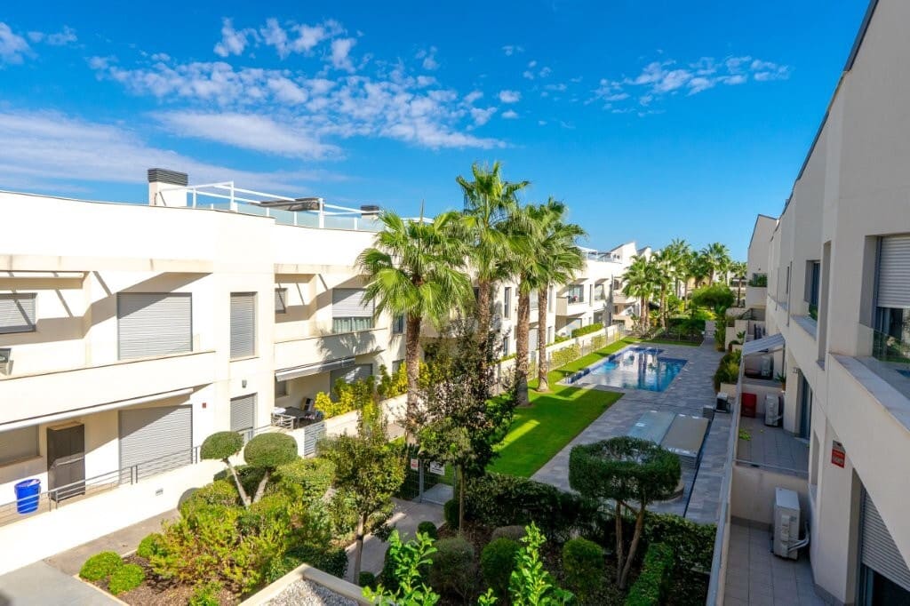 3 chambre Villa/Maison Semi-Mitoyenne à vendre à Torrevieja avec piscine garage - 439 000 € (Ref: 10176895)