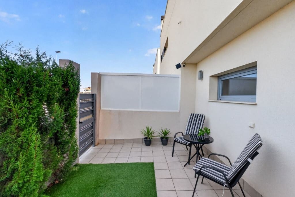 3 chambre Villa/Maison Semi-Mitoyenne à vendre à Torrevieja avec piscine garage - 439 000 € (Ref: 10176895)