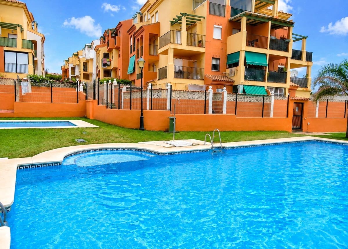 2 bedroom Apartment for sale in La Duquesa / Puerto de la Duquesa with pool garage - € 259,000 (Ref: 10182689)