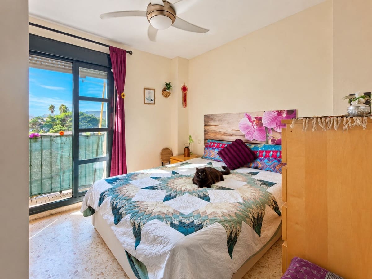 2 bedroom Apartment for sale in La Duquesa / Puerto de la Duquesa with pool garage - € 259,000 (Ref: 10182689)