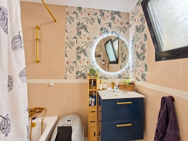 Apartamento de 2 habitaciones en La Duquesa / Puerto de la Duquesa, Manilva en venta con piscina garaje - 259.000 € (Ref: 10182689)