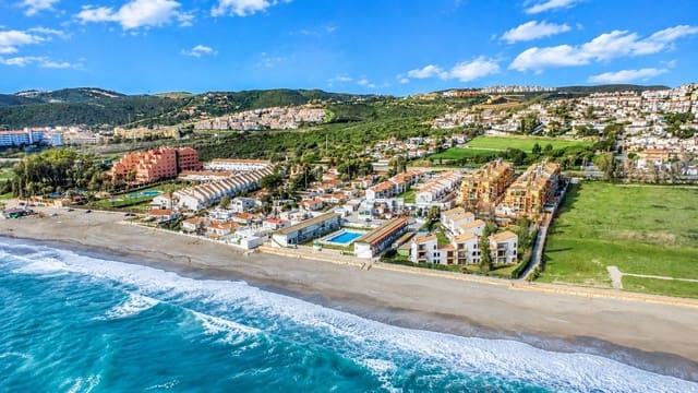 Apartamento de 2 habitaciones en La Duquesa / Puerto de la Duquesa, Manilva en venta con piscina garaje - 259.000 € (Ref: 10182689)