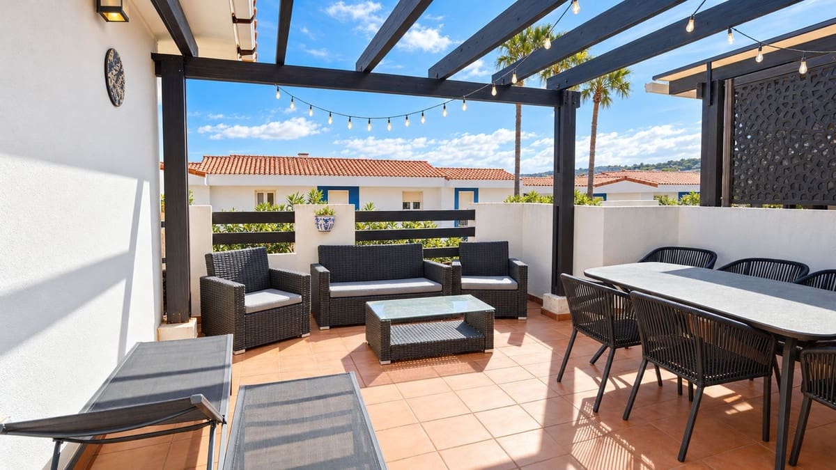 2 slaapkamer Appartement te koop in La Duquesa / Puerto de la Duquesa met zwembad garage - € 230.000 (Ref: 10182691)