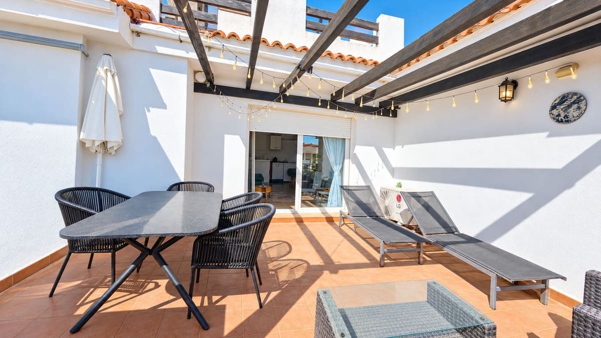 2 slaapkamer Appartement te koop in La Duquesa / Puerto de la Duquesa met zwembad garage - € 230.000 (Ref: 10182691)