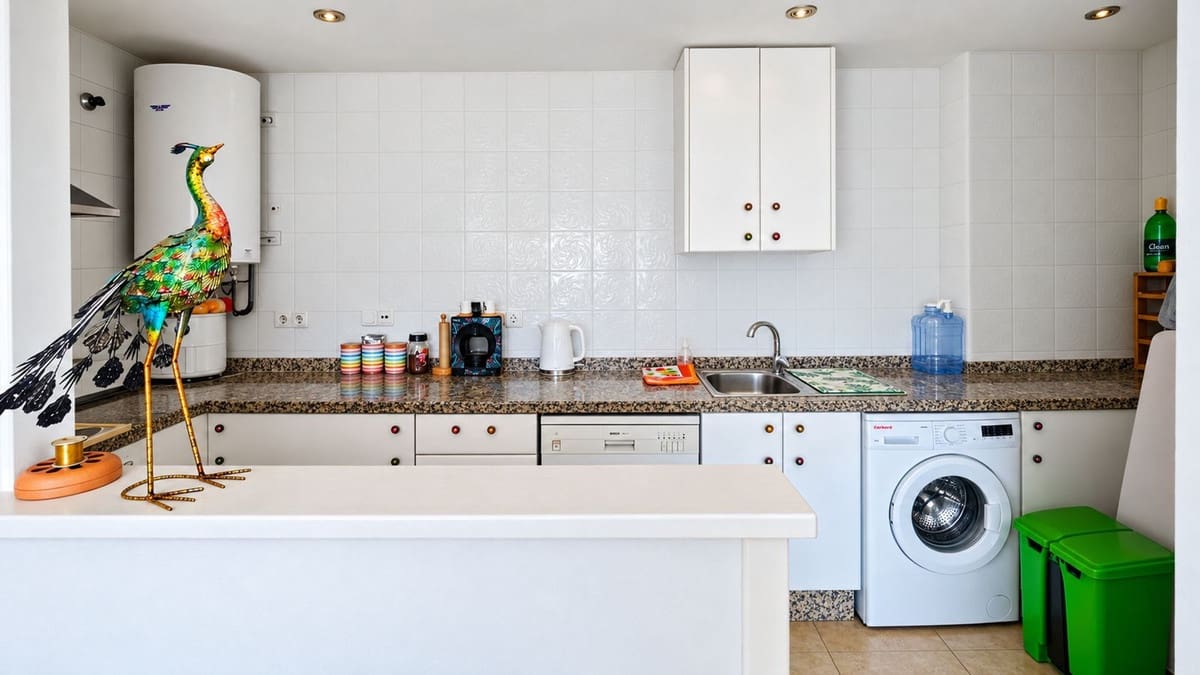 2 slaapkamer Appartement te koop in La Duquesa / Puerto de la Duquesa met zwembad garage - € 230.000 (Ref: 10182691)